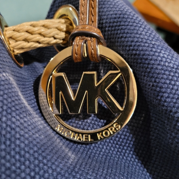 Michael Kors large marina rope drawstring shoulder hobo bag - Picture 2 of 7